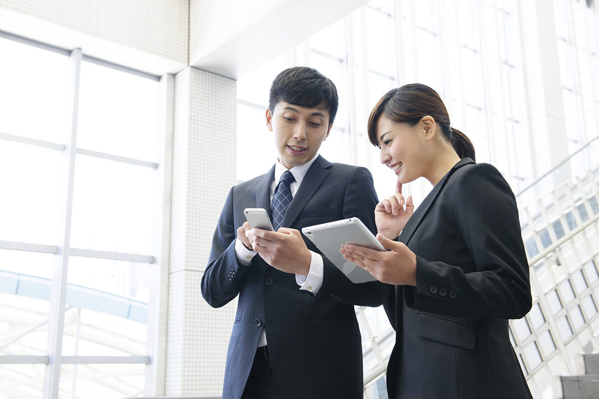 Optimal Bizのシンプルで使いやすいユーザーインターフェースに満足しているユーザーのイメージ